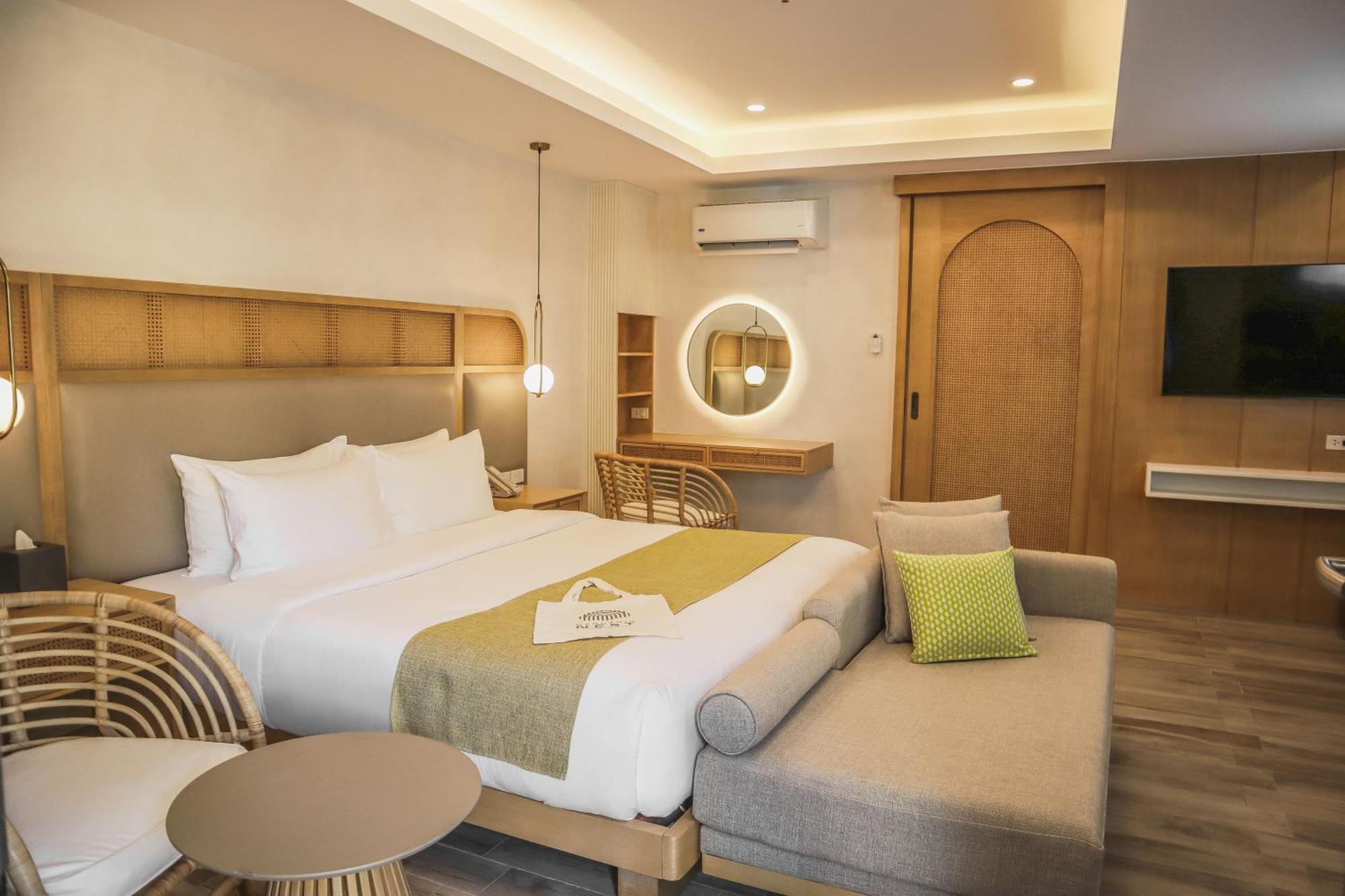 Hotel Mandarin Nest Boracay 4*